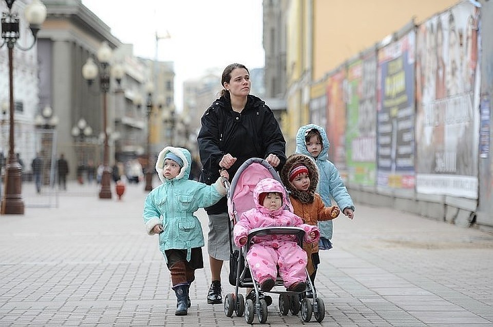 Многодетные родители получат сертификаты на отдых вместе с детьми