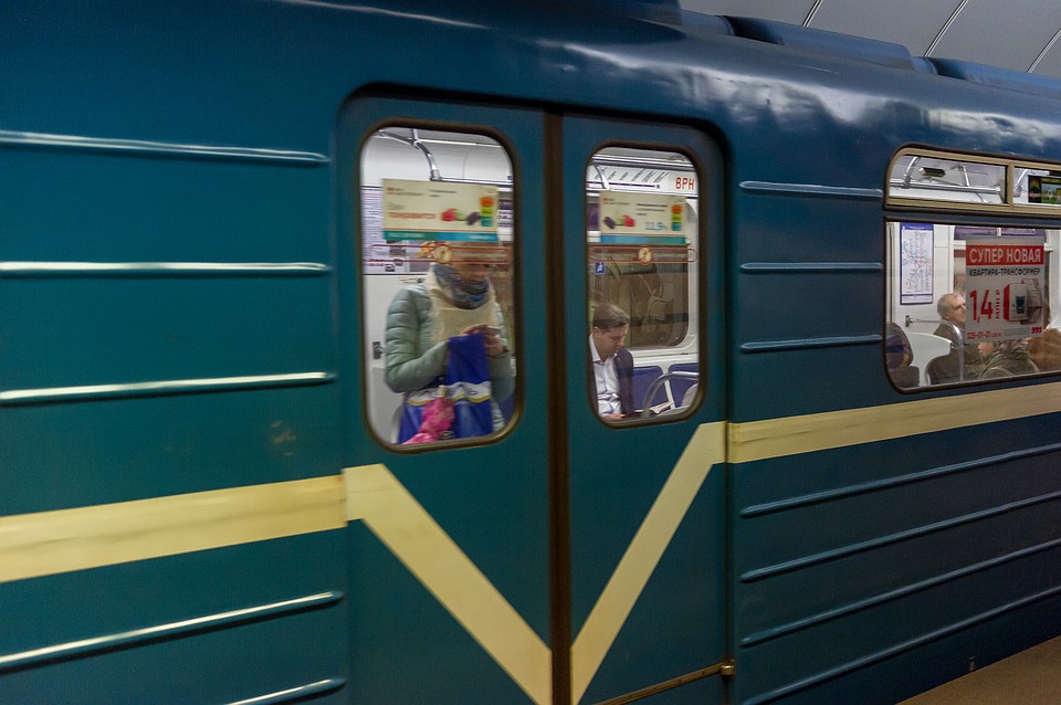 На зелёной ветке подземки в Петербурге семиклассницу напугал эксгибиционист
