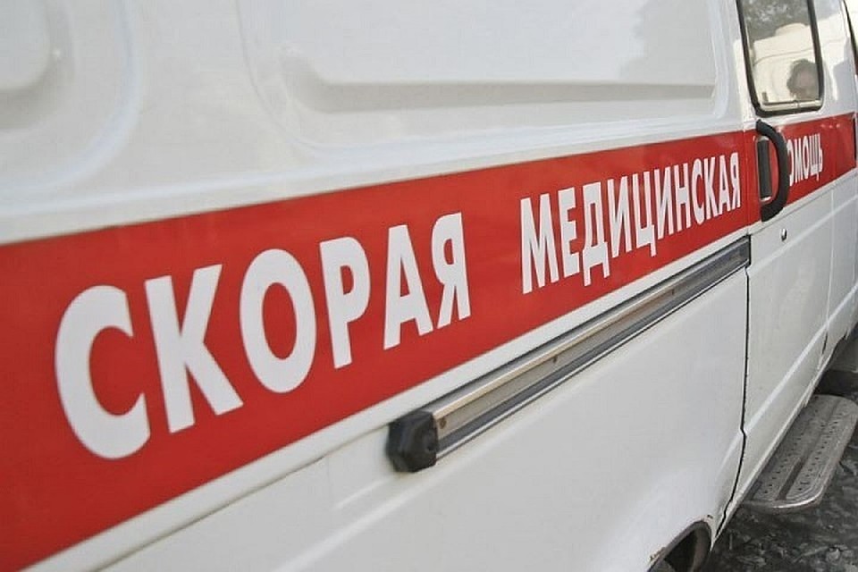 Женщину с травмами увезли в больницу.