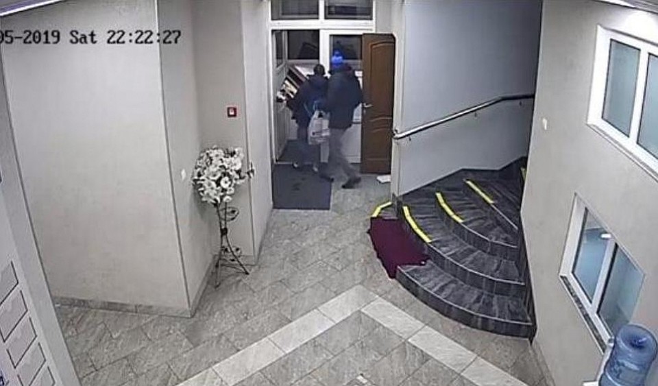 Двое минчан украли из церкви тумбочку с деньгами Фото: СК