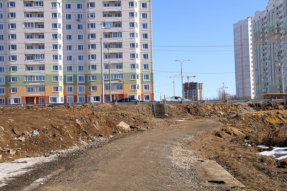 Жители требуют благоустройства и озеленения.