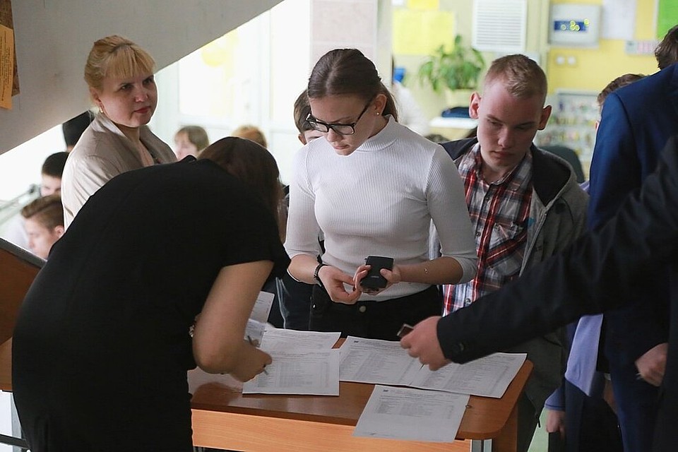 Призовое место в олимпиаде дает школьникам право получить сертификат ЕГЭ по информатике на 100 баллов или получить дополнительные 10 баллов в общее портфолио.