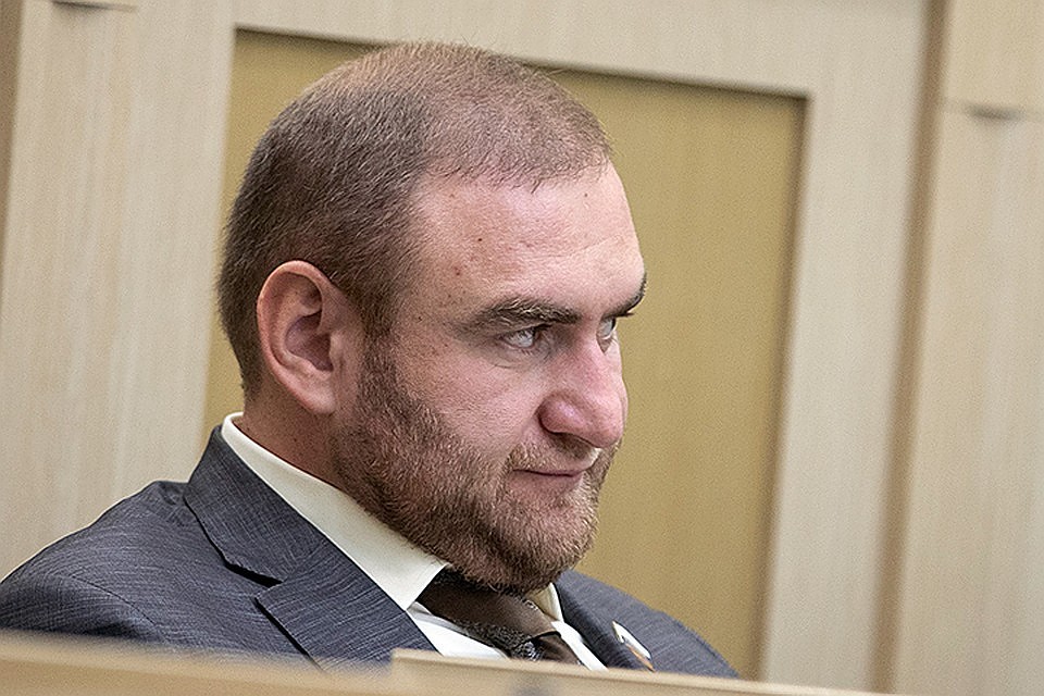 Отстраненного сенатора Арашукова намерены отправить на психиатрическую экспертизу