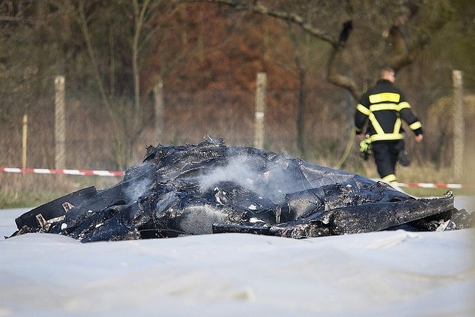 Рухнувший самолет полностью обгорел. Фото: EAST NEWS.