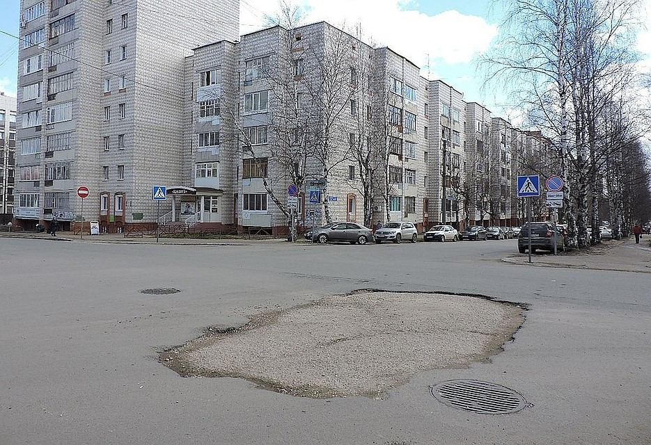 Планируется, что в рамках нацпроекта «Безопасные качественные дороги» (БКД) на ремонт дорог в Сыктывкаре ежегодно будут выделяться сопоставимые суммы ежегодно до 2024 года включительно.