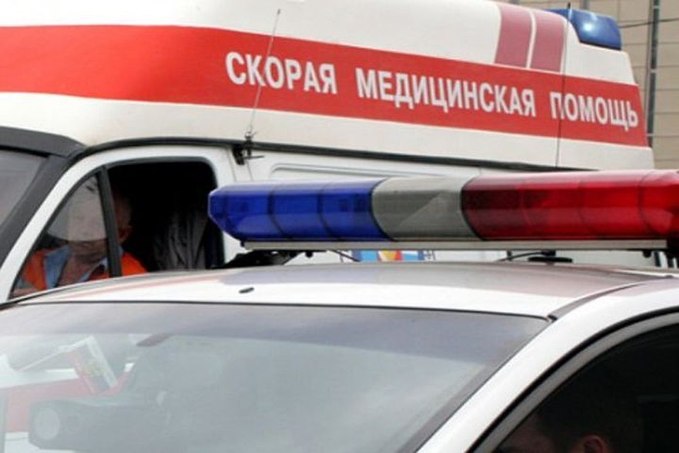 На месте аварии работали полицейские и медики