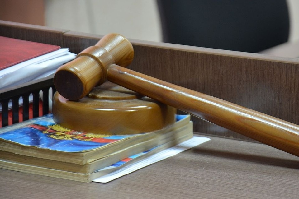 Суд назначил парню-ревнивцу условный срок.