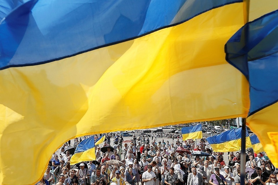На Украине изменят прожиточный минимум и повысят зарплаты чиновников
