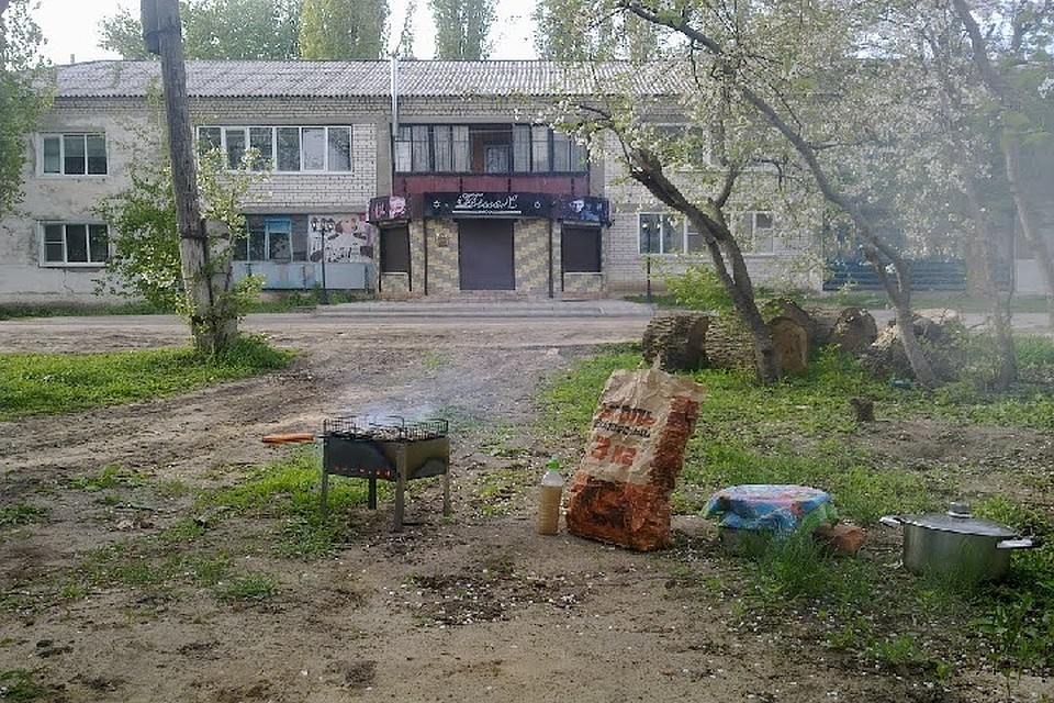 Любителей разжечь мангал во дворе многоквартирного дома предостаточно