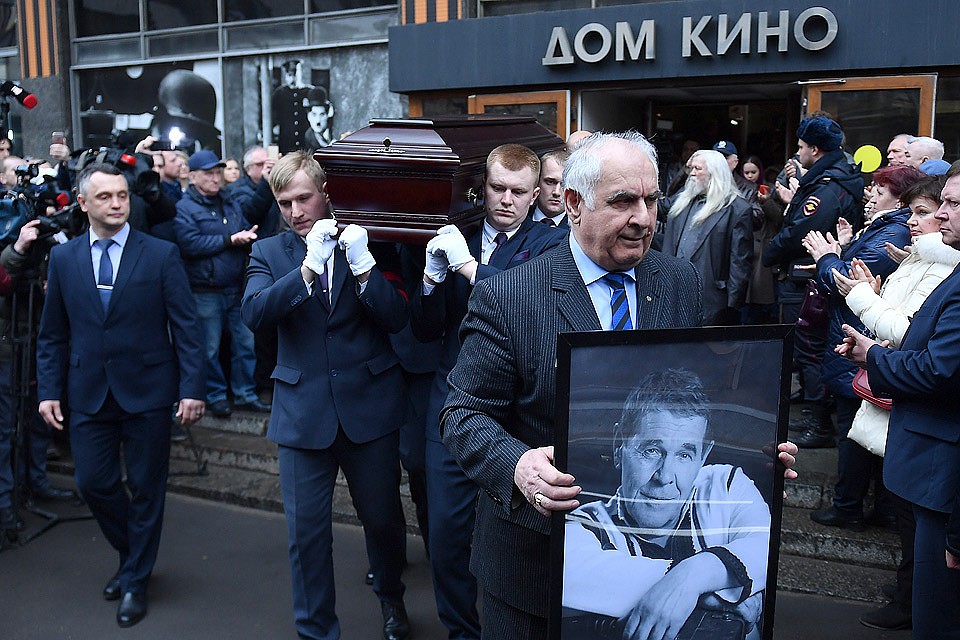 В Москве простились с актером Алексеем Булдаковым.