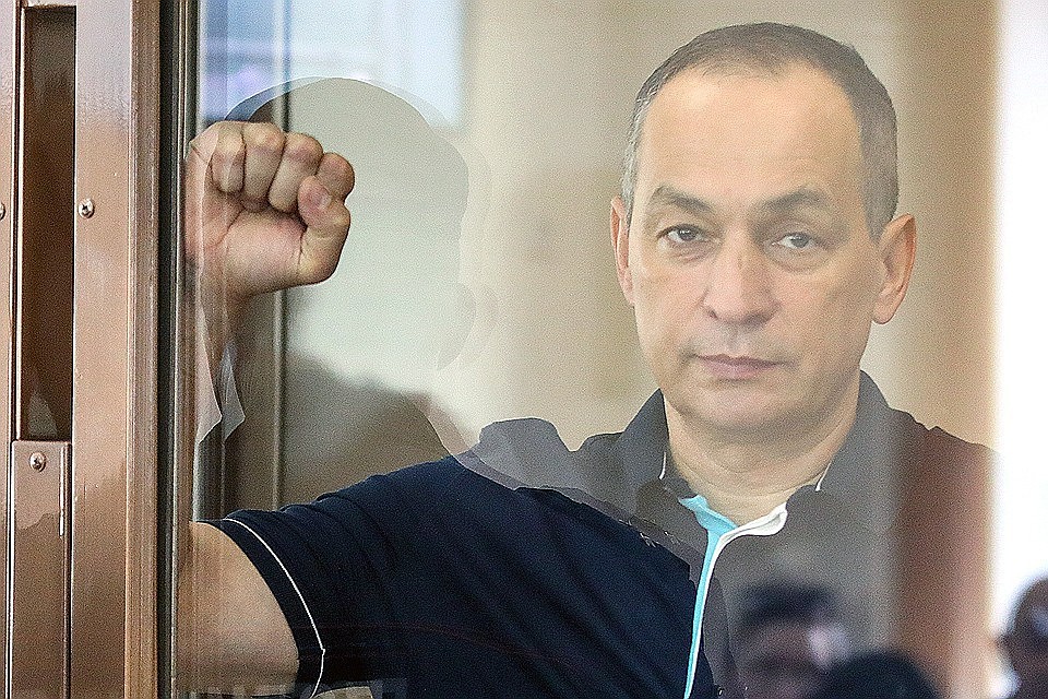 Шестун до решения суда пытался выбраться на свободу, чтобы спасти свои миллиарды. Фото Михаил Почуев/ТАСС