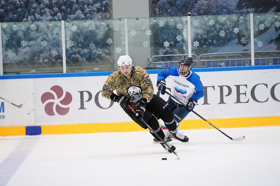 Спортивным продолжением первого дня Форума станет гала-матч по хоккею Roscongress Cup.