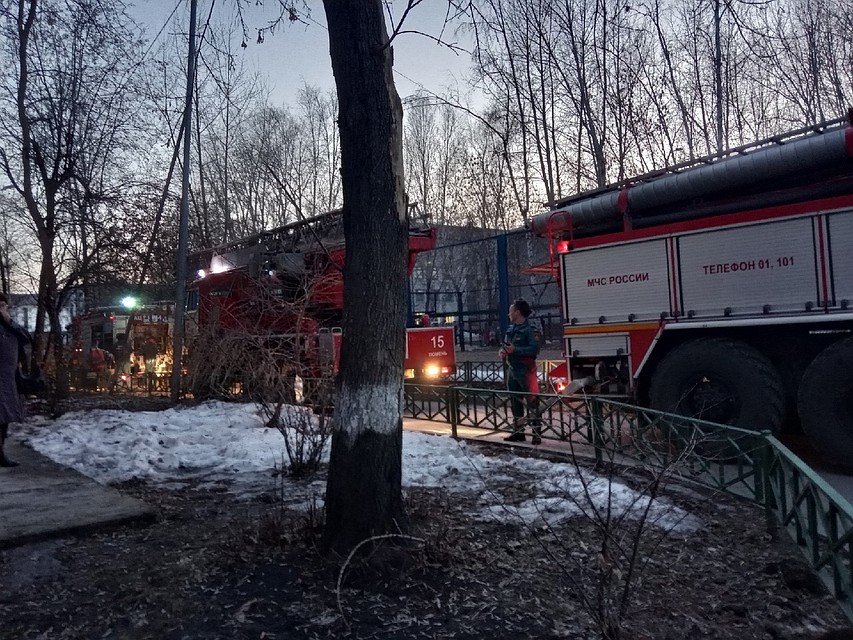 В Тюмени горит однокомнатная квартира