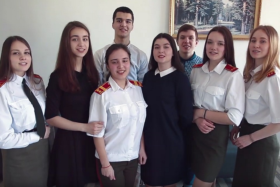 Ямальские выпускники присоединились к флешмобу «Родители, я сдам ЕГЭ» Фото: скрин видео vk.com СОШ № 1 п.г.т. Уренгой