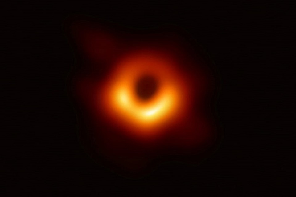 Черная дыра из галактики M87 массивнее Солнца в 3,5 – 7,22 миллиарда раз. Фото? стоп-кадр.