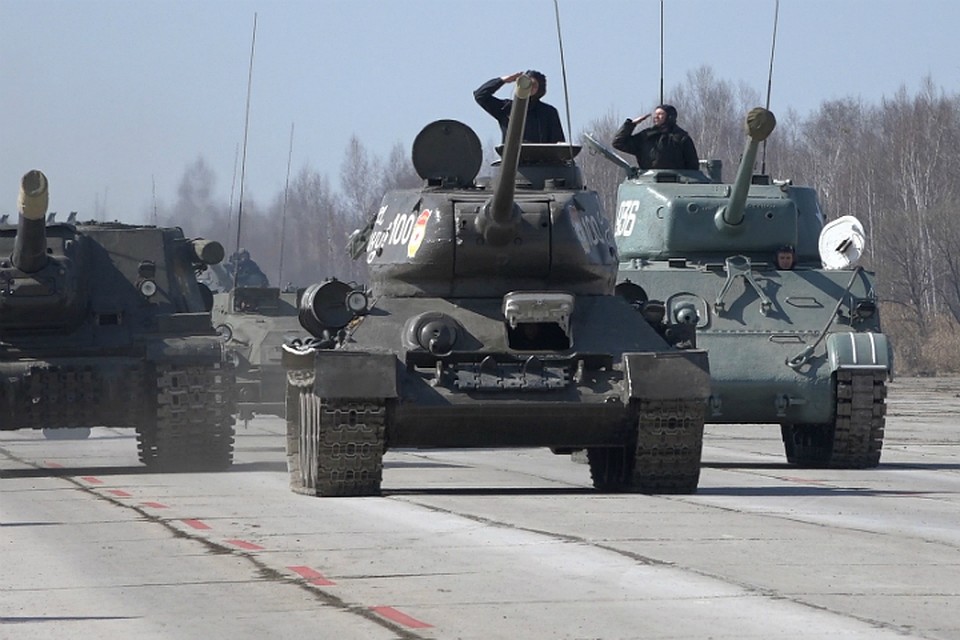 Репетиция парада Победы 2019 в Хабаровске: по главной площади города проедет танк, поднятый со дна Баренцева моря. Фото: ВВО