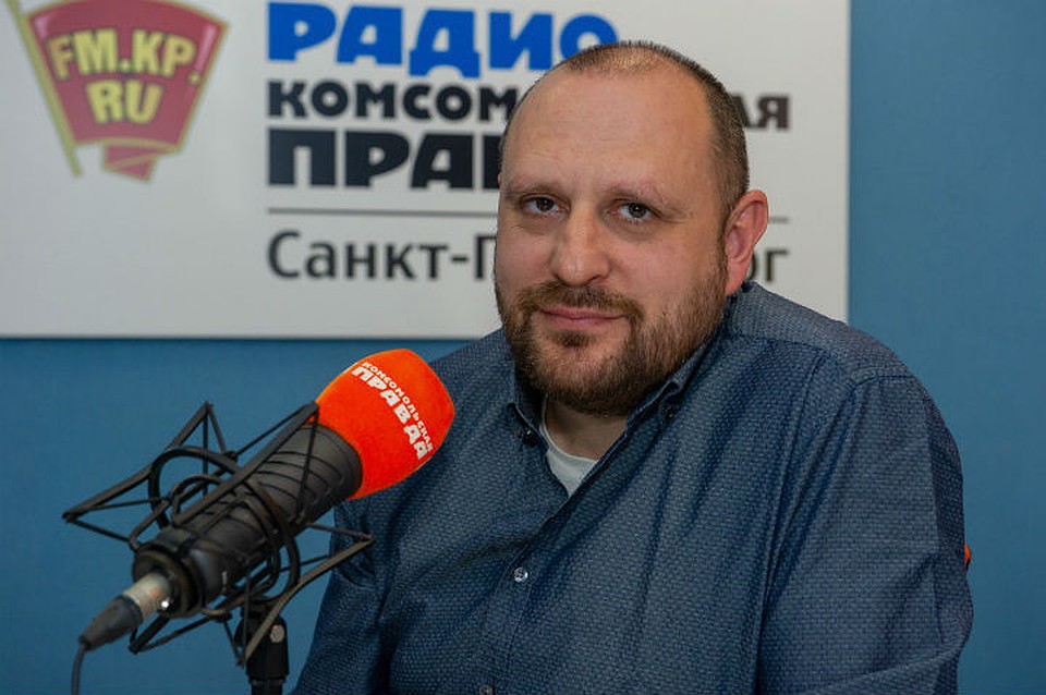 Илья Васильев в студии радио «Комсомольская Правда в Петербурге»