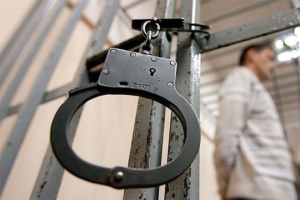 Мужчина угнал чужой автомобиль и снял с него колеса. Теперь он предстанет перед судом. ФОТО: архив КП.