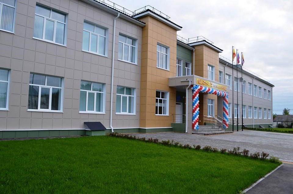 Школа в селе Ильинка. По ее типовому проекту будет вестись строительство и в селе Незнаново. Фото: vk.com/ilinkaschool18852019forever