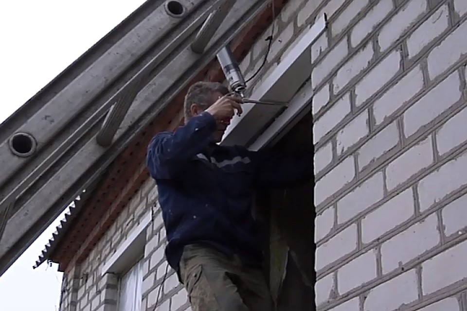 В Луганске восстановили 16 частных домов, пострадавших в результате обстрелов ВСУ. Фото: youtube.com / lgikvideo