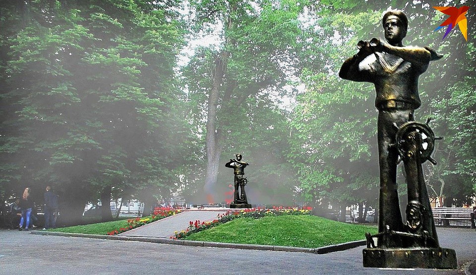 Макет нового памятника юнгам северного флота