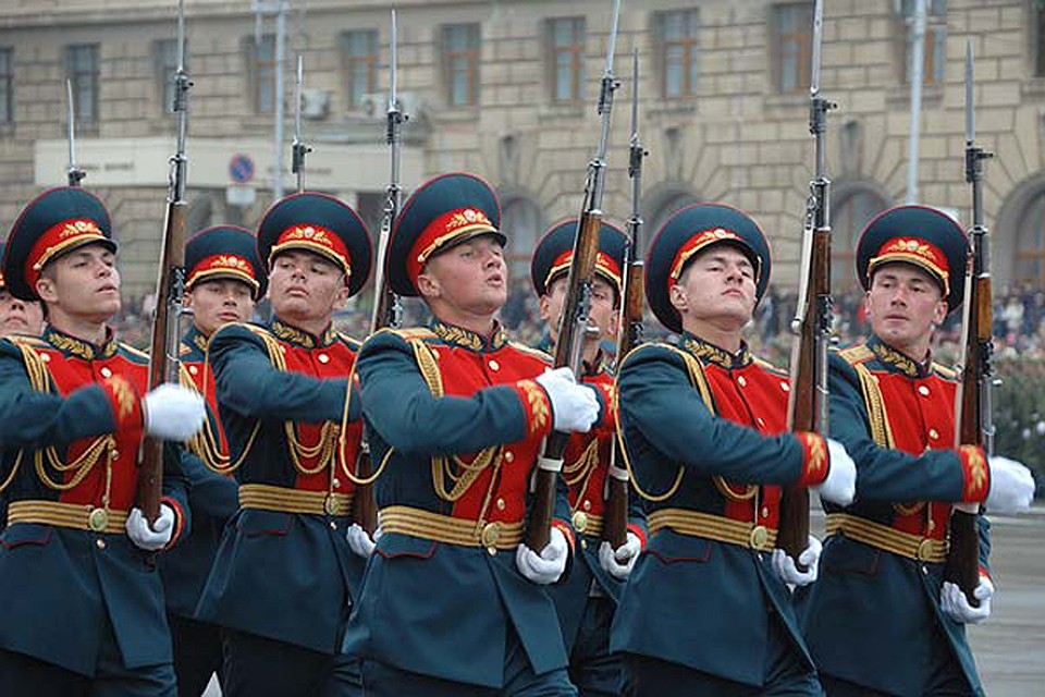 И в этот День Победы по Волгограду парадным строем пройдут военные.