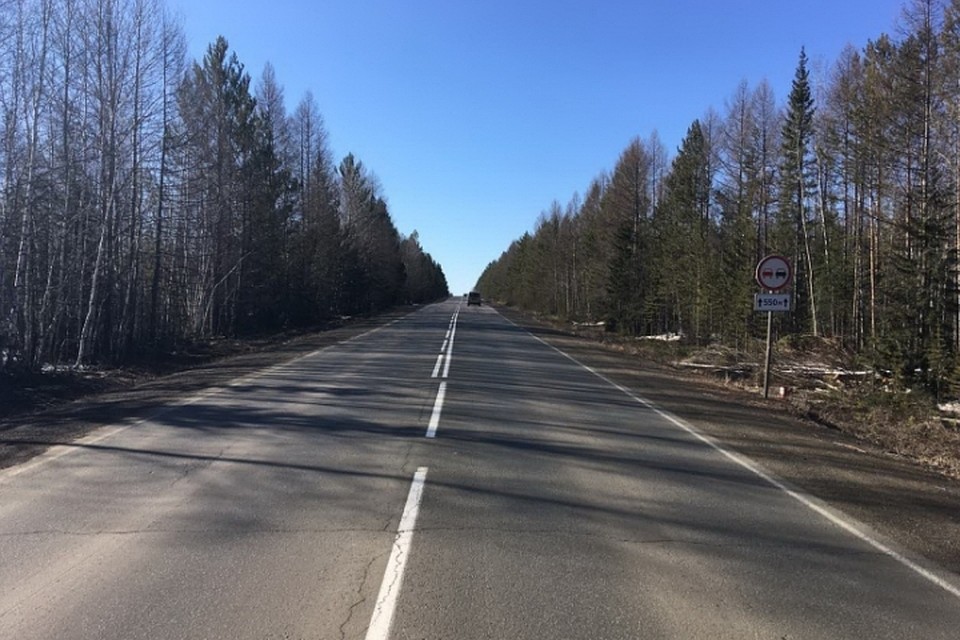 Автомобиль, в котором ехала семья из трех человек, перевернулся на трассе в Братском районе.