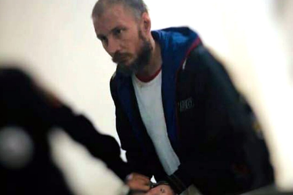 Дмитрий Бакшеев идет в зал суда. Фото: Алексей АВАНЕСЯН.