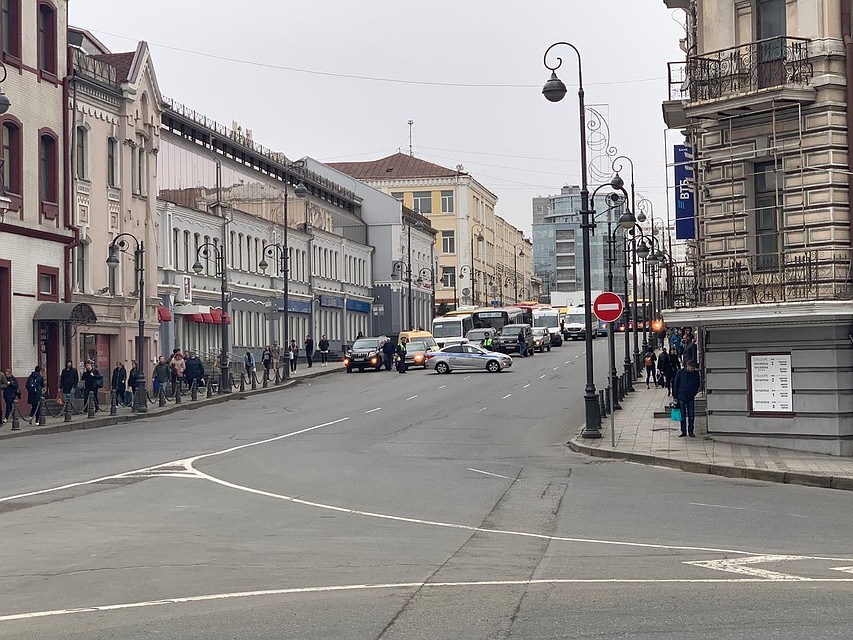 Центр Владивостока перекрыт.