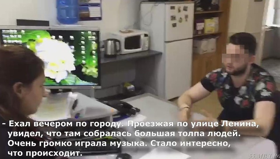 Омичей, парковавших машины на тротуаре Любинского проспекта, нашли и оштрафовали