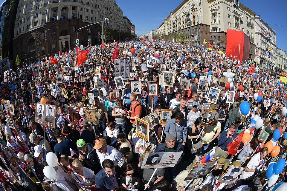 В Москве началась подготовка волонтеров к шествию "Бессмертный полк"