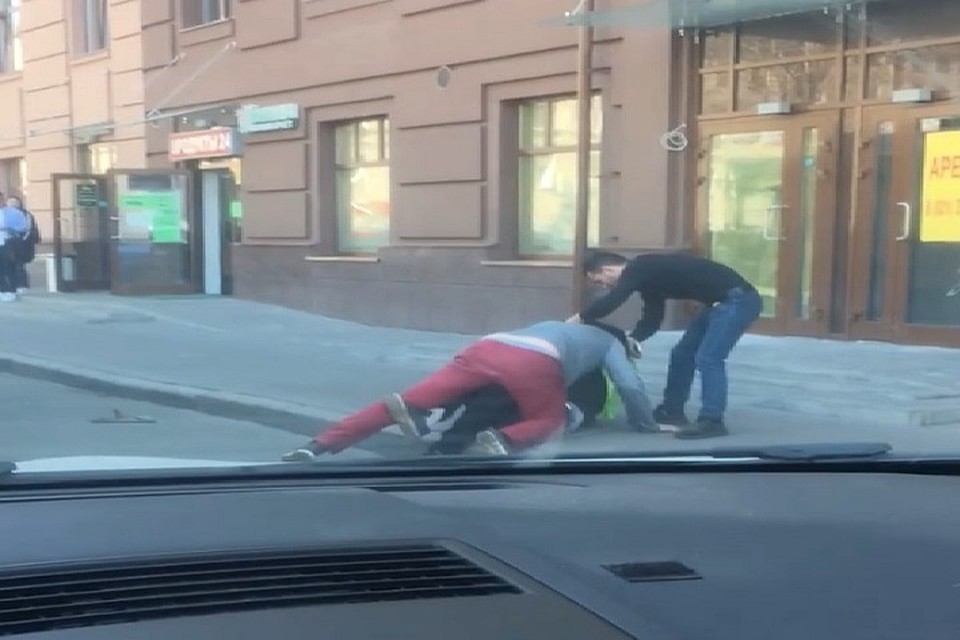 В Петербурге подрались водители такси и троллейбуса