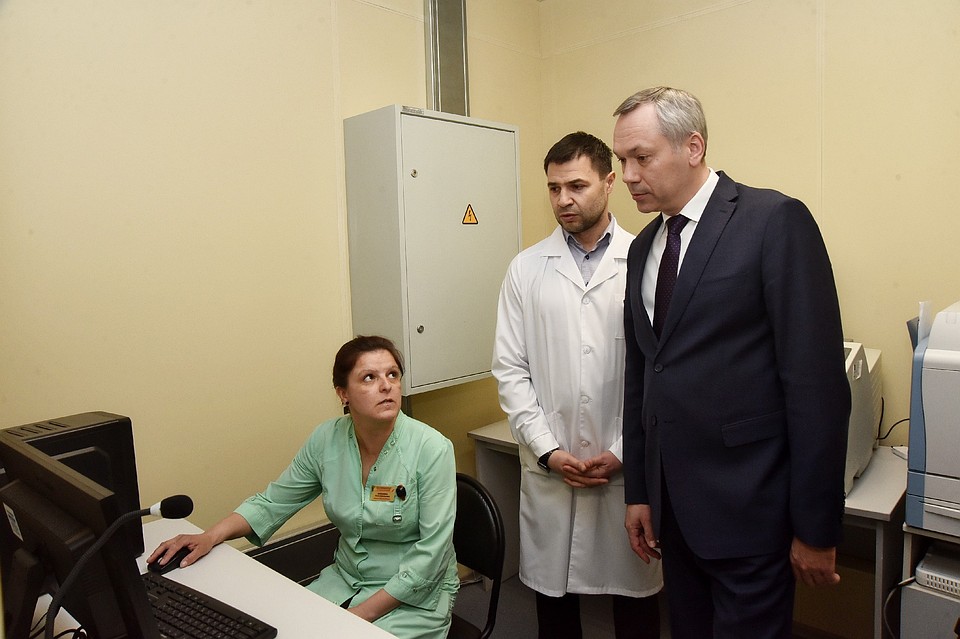Губернатор высоко оценил условия оказания медицинской помощи маленьким пациентам в новом травмпункте.