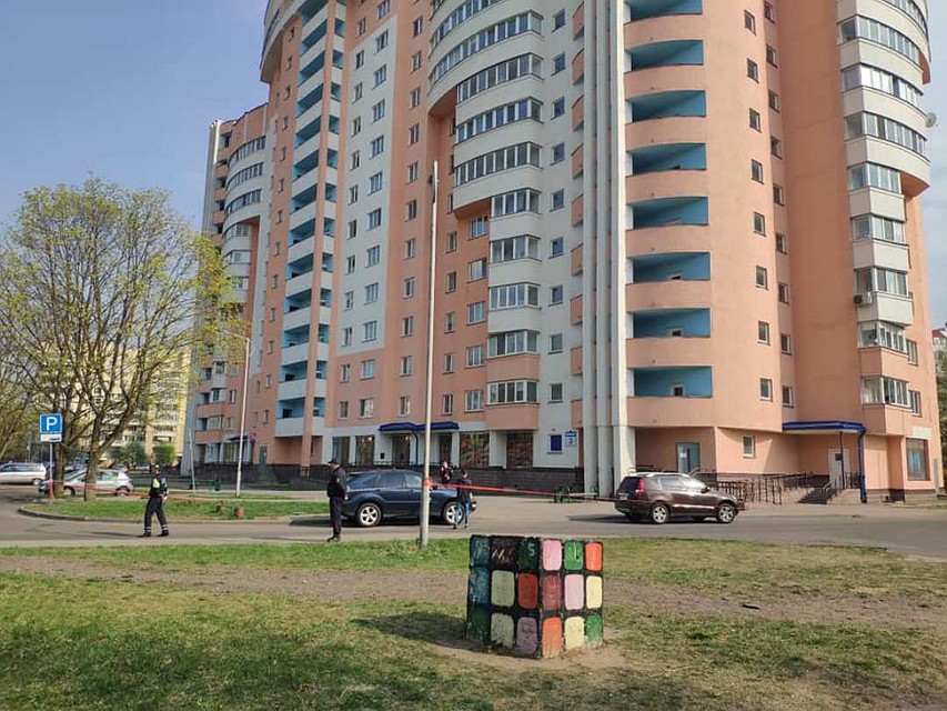 Людей эвакуировали из дома днем в пятницу.