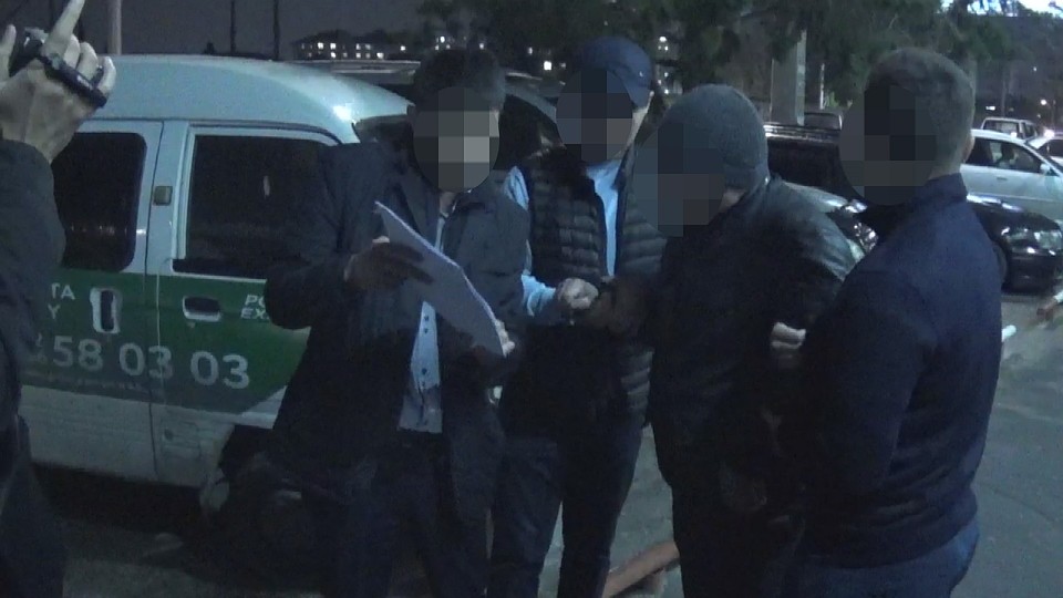 Чиновника задержали с поличным