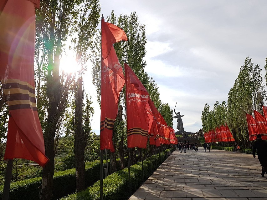Места размещения власти города-героя обсудили с ветеранами и молодежными организациями.