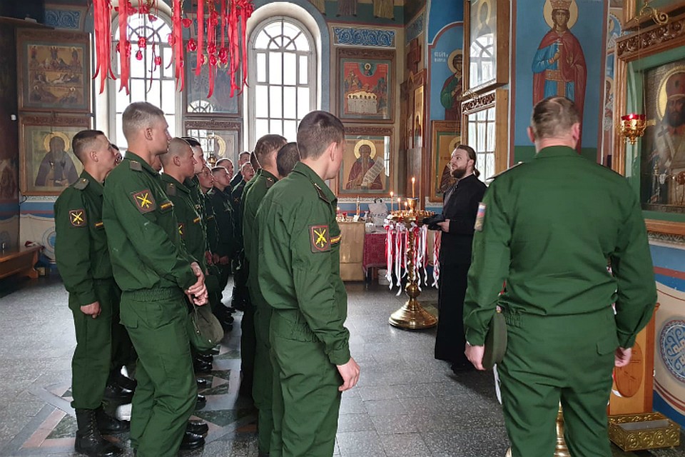Солдатам-срочникам в Хабаровске устроили религиозную экскурсию
