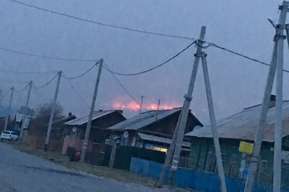 Лесной пожар отошел от поселка Большое Голоустное на Байкале. Фото: очевидцы