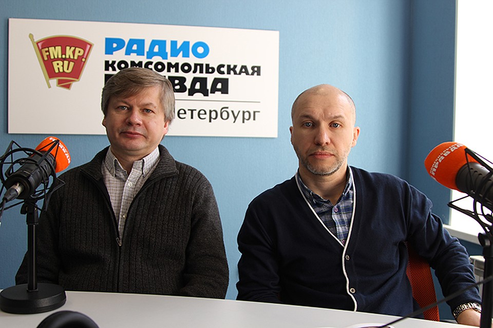 Фотограф Игорь Лебедев и хранитель Василий Гусак в студии радио «Комсомольская правда в Петербурге»