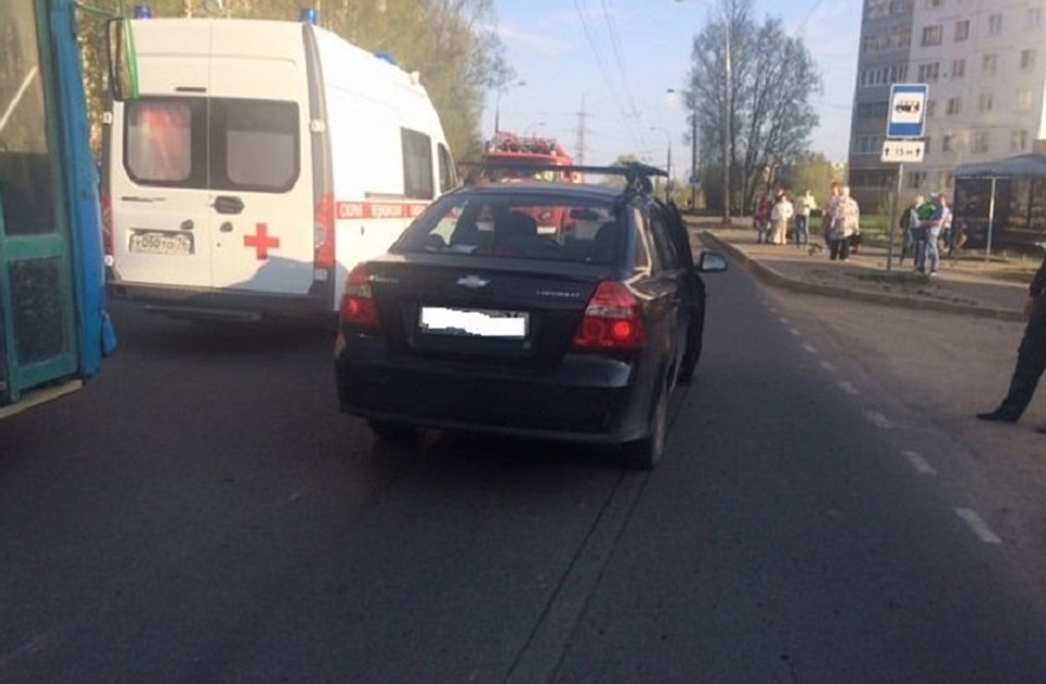 В Рыбинске женщина попала под колеса иномарки. Фото ГУ МЧС по ЯО