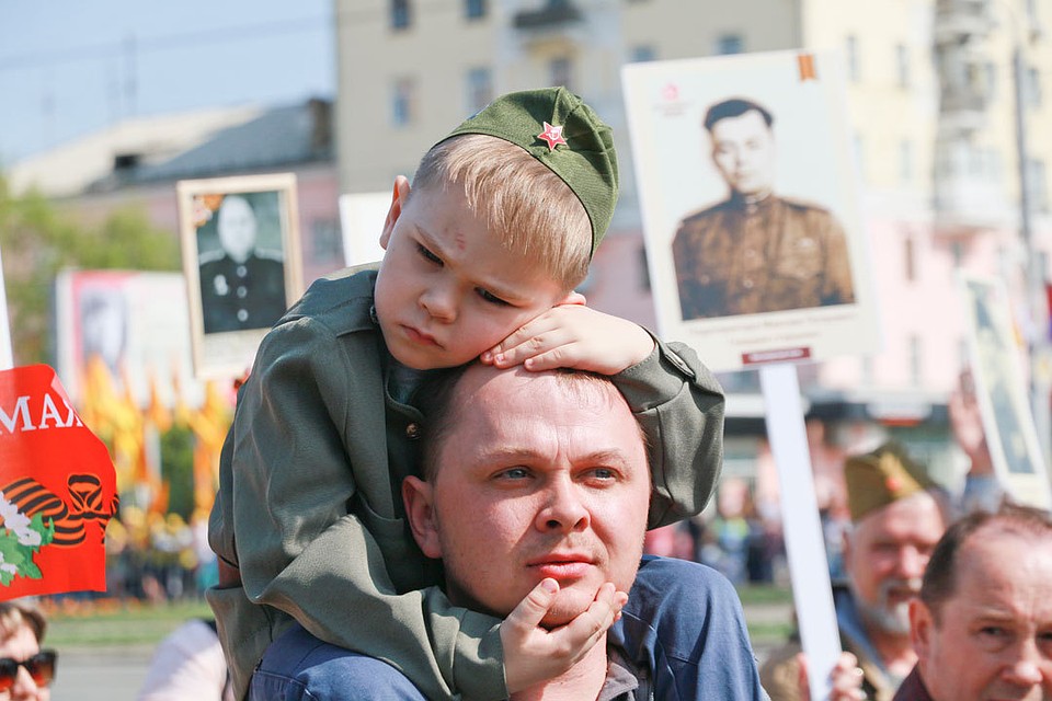 Празднование Дня Победы в Барнауле. Фото: Олег УКЛАДОВ