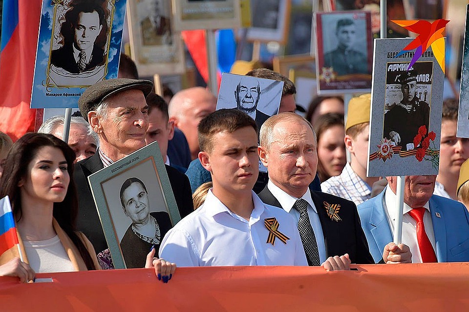 Участники «Бессмертного полка» могут увековечить своих героев в уникальном проекте «Дорога памяти»