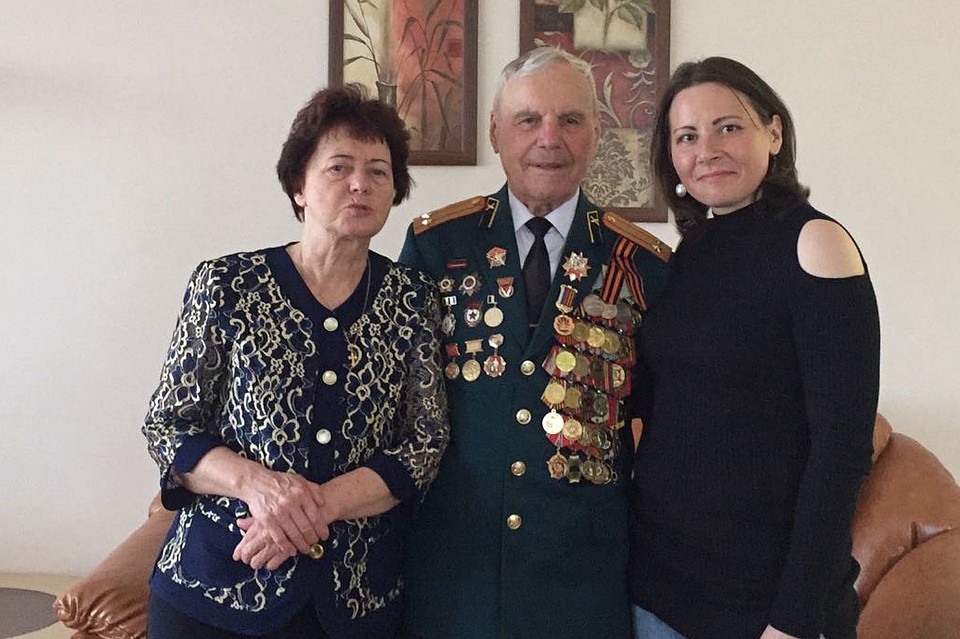 Нина Ивановна Стародубова, Николай Петрович Анашкин и наш медиаволонтер Анна Черкасова Фото: Арина Зорина