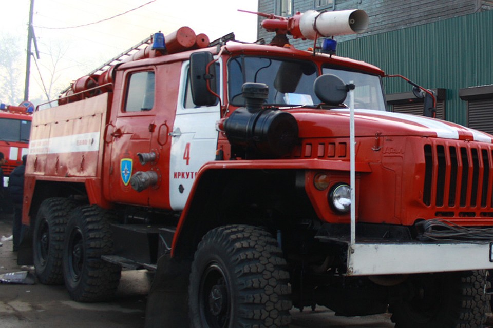 Пять автомобилей горели на улице Ярославского в Иркутске