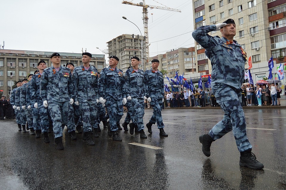 Росгвардя на параде в Липецке