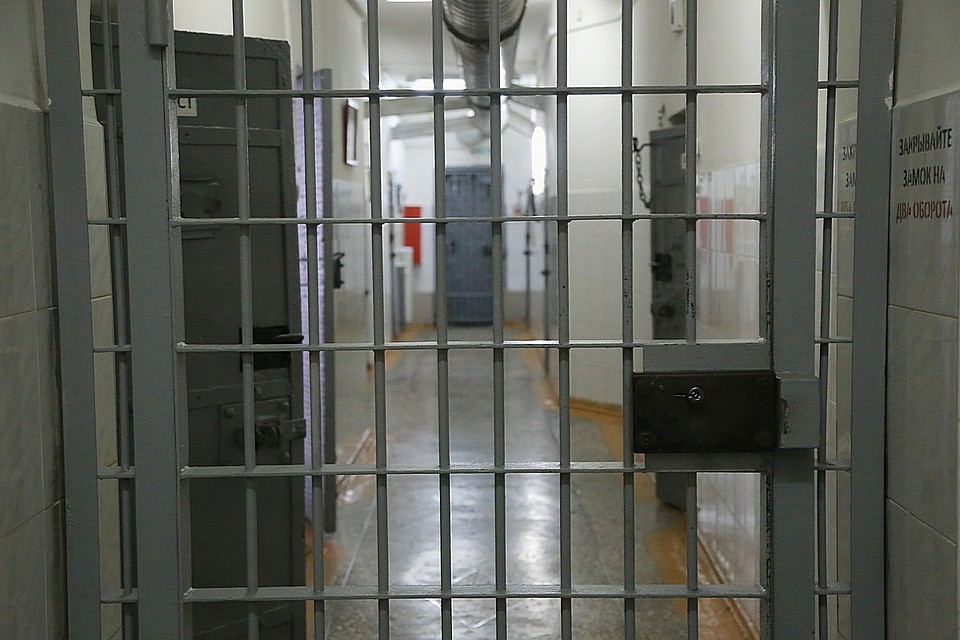 Подозреваемый под арестом