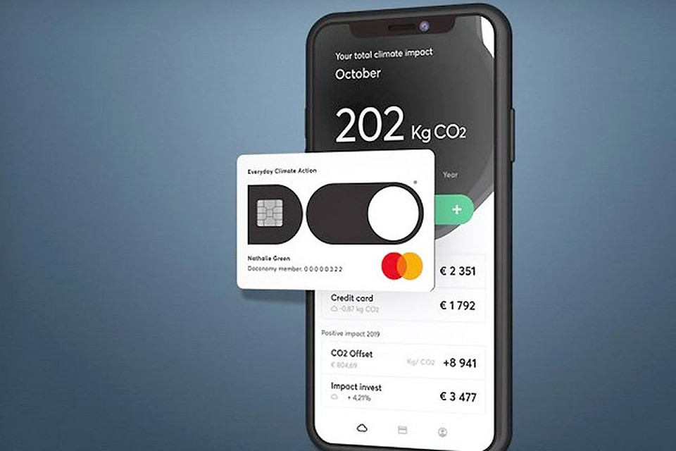 Кредитка «DO Black credit card» отслеживает выбросы углекислого газа в результате покупок. Фото: Doconomy/Mastercard
