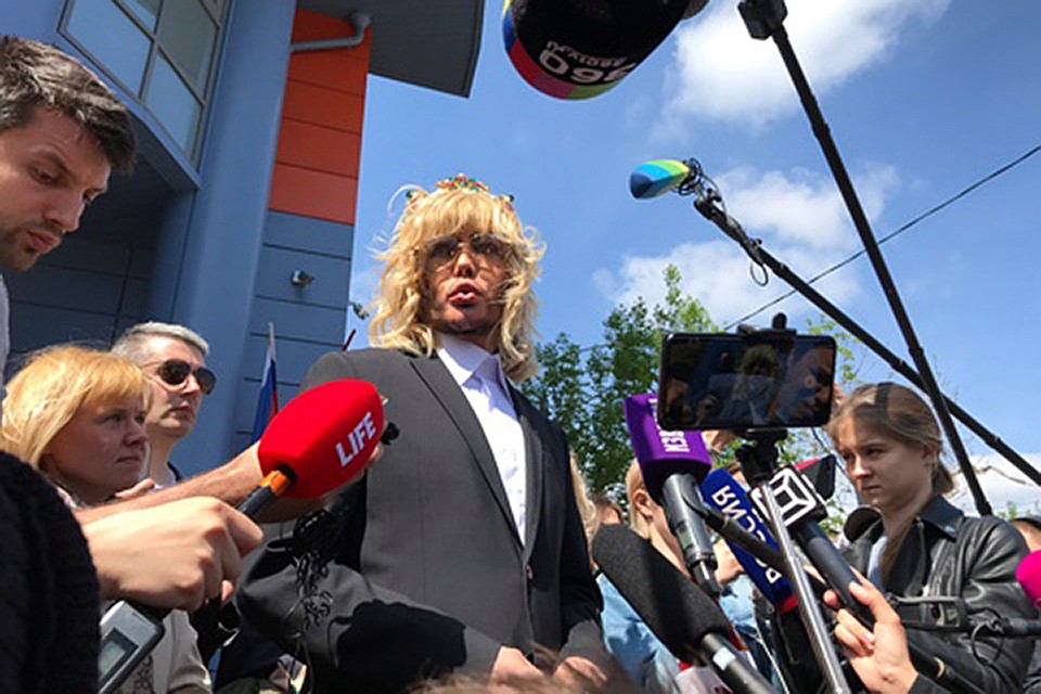 Стилист признался что, чувствует себя немного оппозиционером