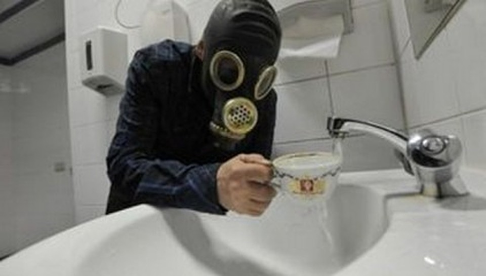 В населенных пунктах Молдовы вода не просто плохая, она - с червями