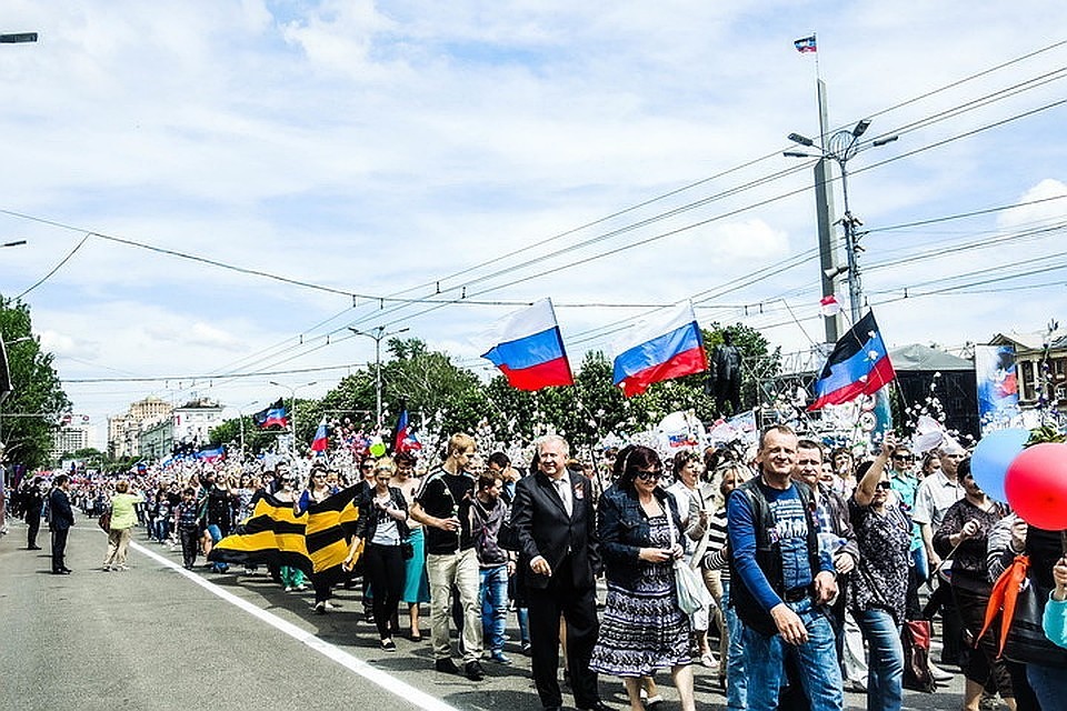 Тысячи дончан вышли на шествие 11 мая.